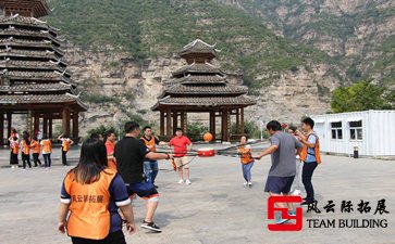 團(tuán)隊(duì)拓展訓(xùn)練中體悟，在體悟中受益