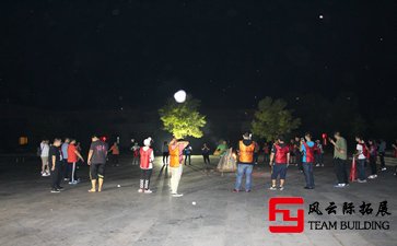 登山團建感想500字