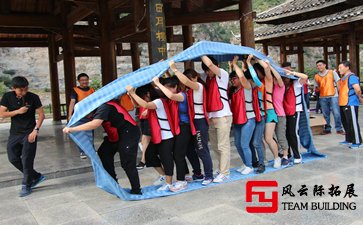 拓展心得體會(huì)--拓展訓(xùn)練是石，可以敲出星星之火