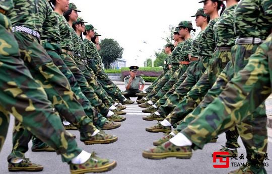 軍訓拓展訓練活動圖