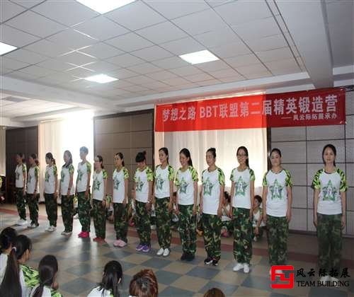 軍訓拓展訓練活動圖片