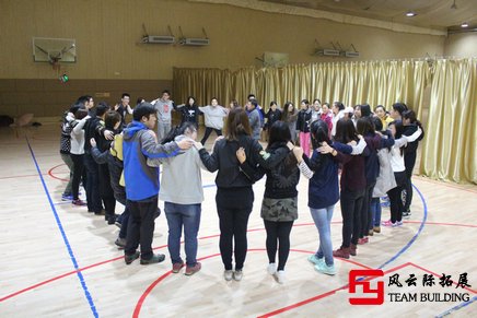 素質(zhì)拓展訓(xùn)練活動(dòng)圖片