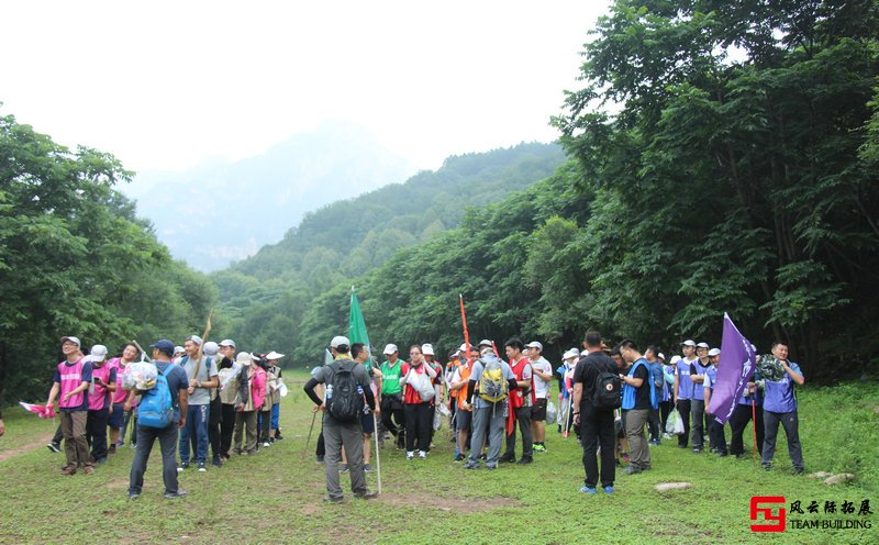 “七劍下天山”為主題的水長城定向團(tuán)建拓展活動總結(jié)