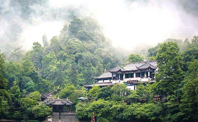 青城后山拓展訓(xùn)練展現(xiàn)團隊合作精神