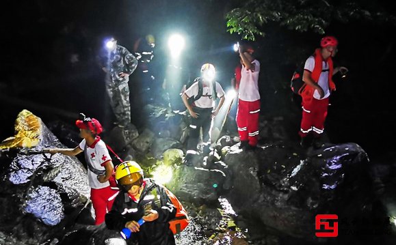 公司組織深山團建，都沒帶手機，上山200人，下山199人…圖3