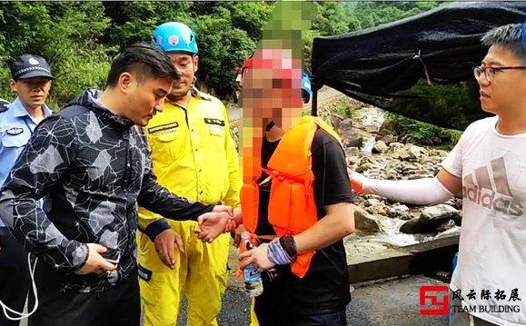公司組織深山團建，都沒帶手機，上山200人，下山199人…圖4